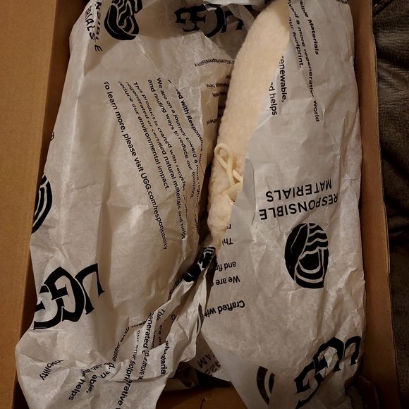UGG Plushy Sleepers - Picture 5 of 6